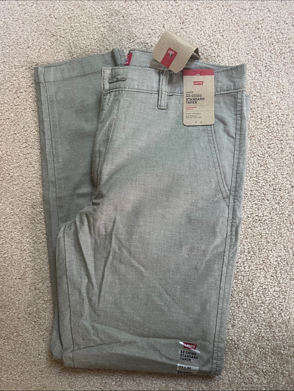 NWT Levi's Light Gray Men's Chinos - Standard Taper 33x30